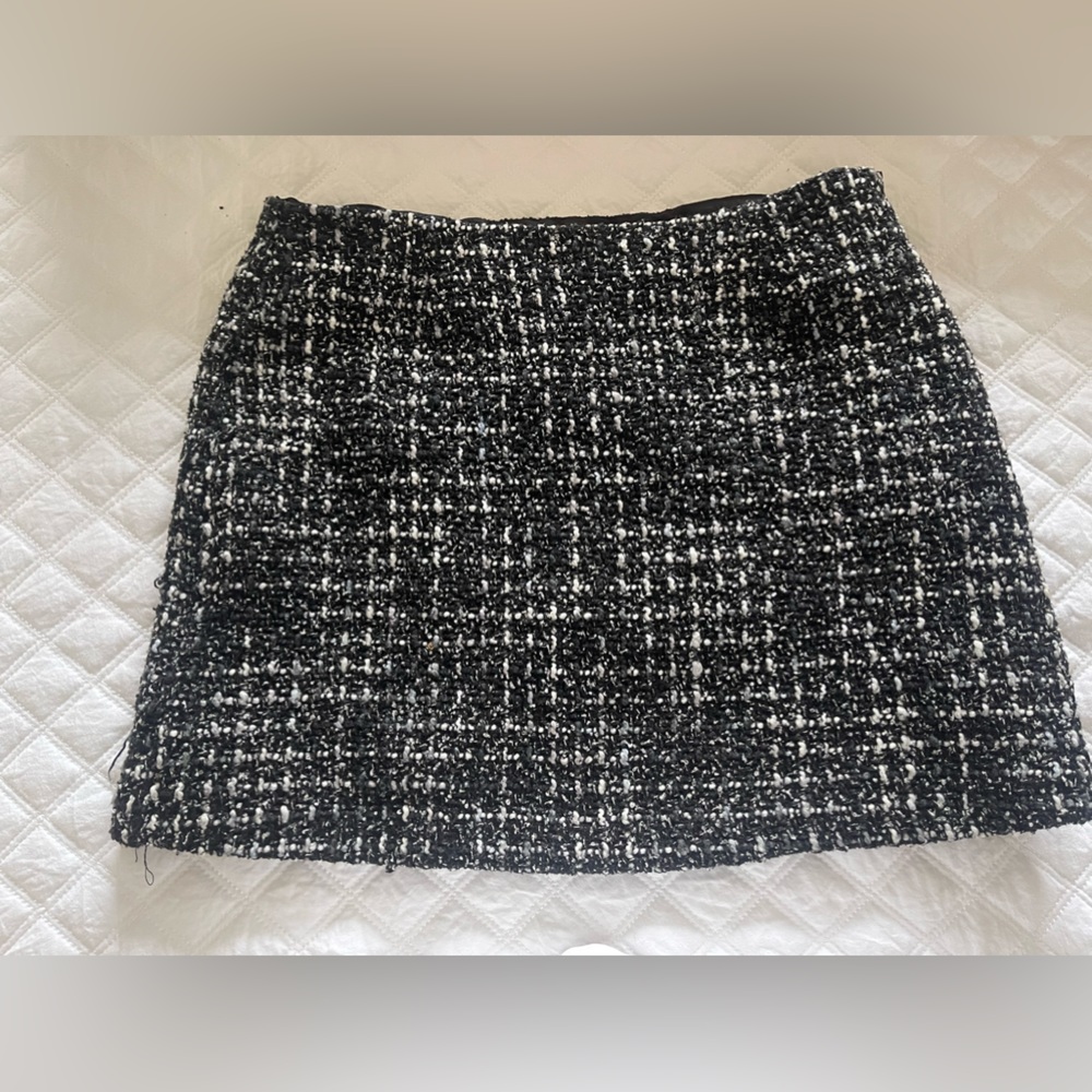Small - black & white knitted mini skirt